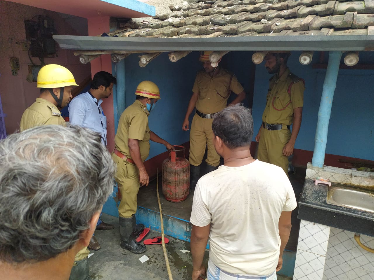 আবারও হরিশ্চন্দ্রপুরে গ্যাস সিলিন্ডার লিক করে আগুন, অল্পের জন্য রক্ষা