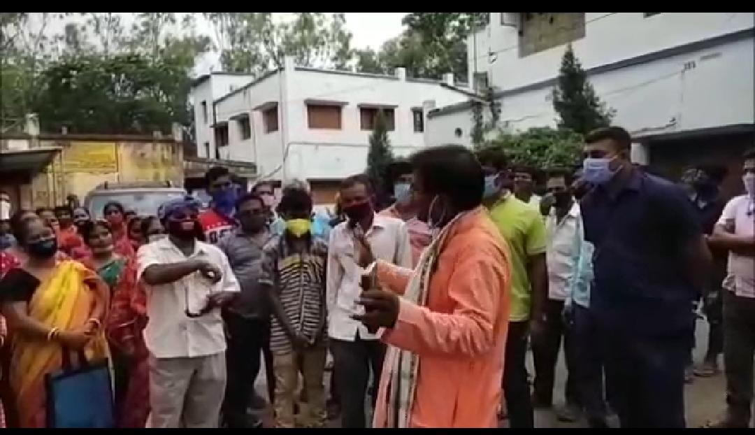 লাগাতার বিক্ষোভের মুখে বাগআঁচড়া পঞ্চায়েতের সদস্যরা