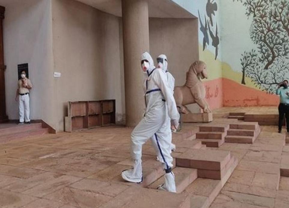 পিপিই পড়ে ভোট দিলেন করোনা আক্রান্ত বিজেপি বিধায়ক