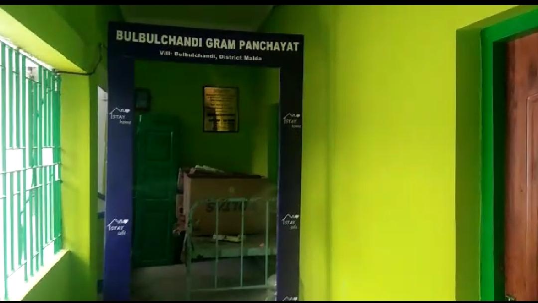 মালদার বুলবুলচন্ডীতে বসানো হল স্যানিটাইজার মেসিন : করোনা