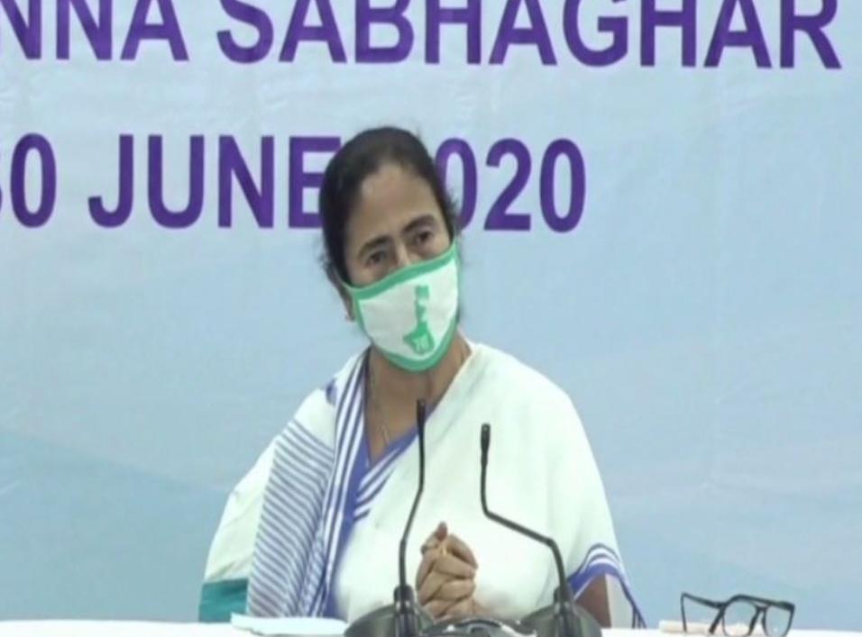 বেসরকারি বাস না নামলে আইনানুগ ব্যবস্থা নেওয়ার হুঁশিয়ারি মুখ্যমন্ত্রী মমতা বন্দ্যোপাধ্যায়ের
