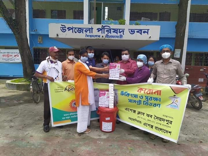 করোনা আবহে কাজ নেই, অনাহারে দিন কাটছে দরিদ্র মুচি সুদর্শনের