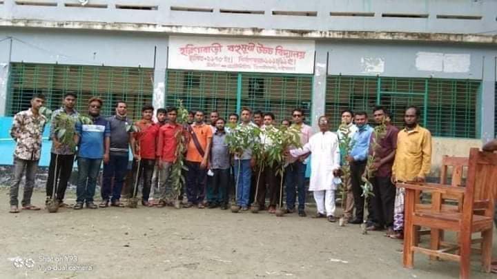 মুজিব শতবর্ষে উপলক্ষে গাইবান্ধা জেলার পলাশবাড়ীতে তাঁতীলীগের বৃক্ষরোপণ।