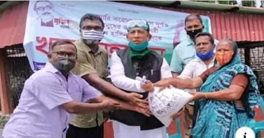 আমফানের ক্ষতিপূরণ চাইতে বিডিও অফিসে মানুষের ঢল, পদপিষ্ট অনেকেই