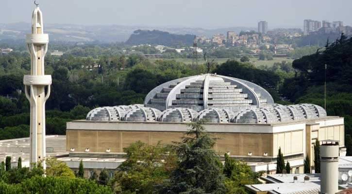 করোনায় আক্রান্তের আশঙ্কায় ধর্মের প্রতি ঝুঁকে পড়ছে ইতালীরাও