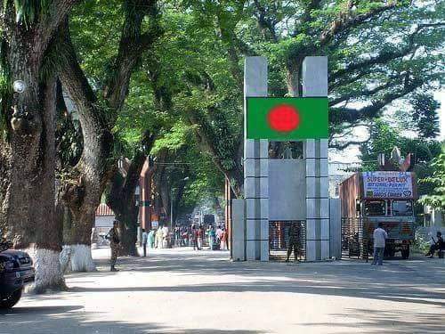 বেনাপোল স্থল বন্দরে শুক্রবারও বাণিজ্য সচল রাখার সিদ্ধান্ত৷