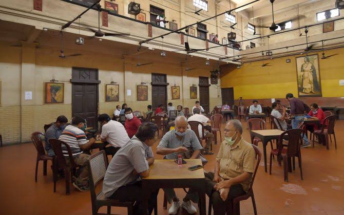 খুলল কফি হাউসের দরজা, আজ থেকে আবার জমে উঠল আড্ডা