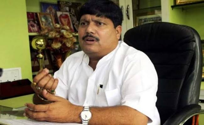 ফের ধর্মীয় বিদ্বেষ! মাইকে আজান বন্ধের দাবিতে হাইকোর্টে পিটিশন সাংসদ অর্জুন সিংয়ের