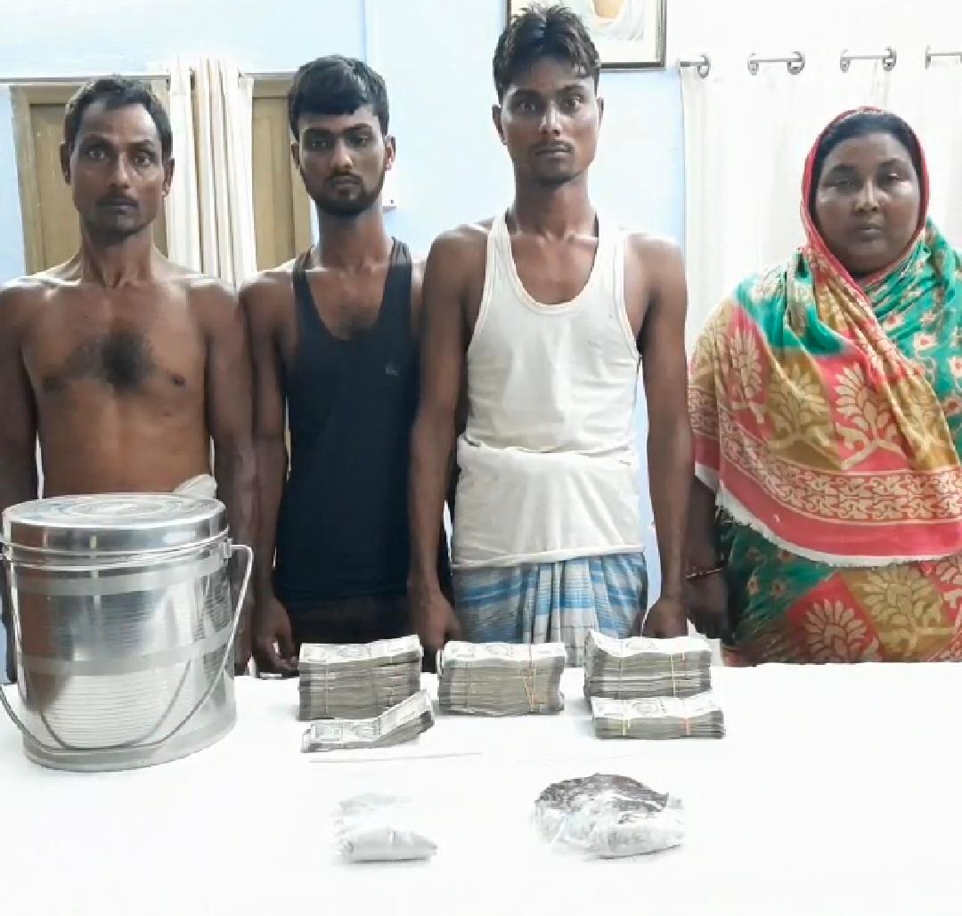 মাদক পাচার চক্রে বড়সড় সাফল্য পেল কালিয়াচক থানার পুলিশ।