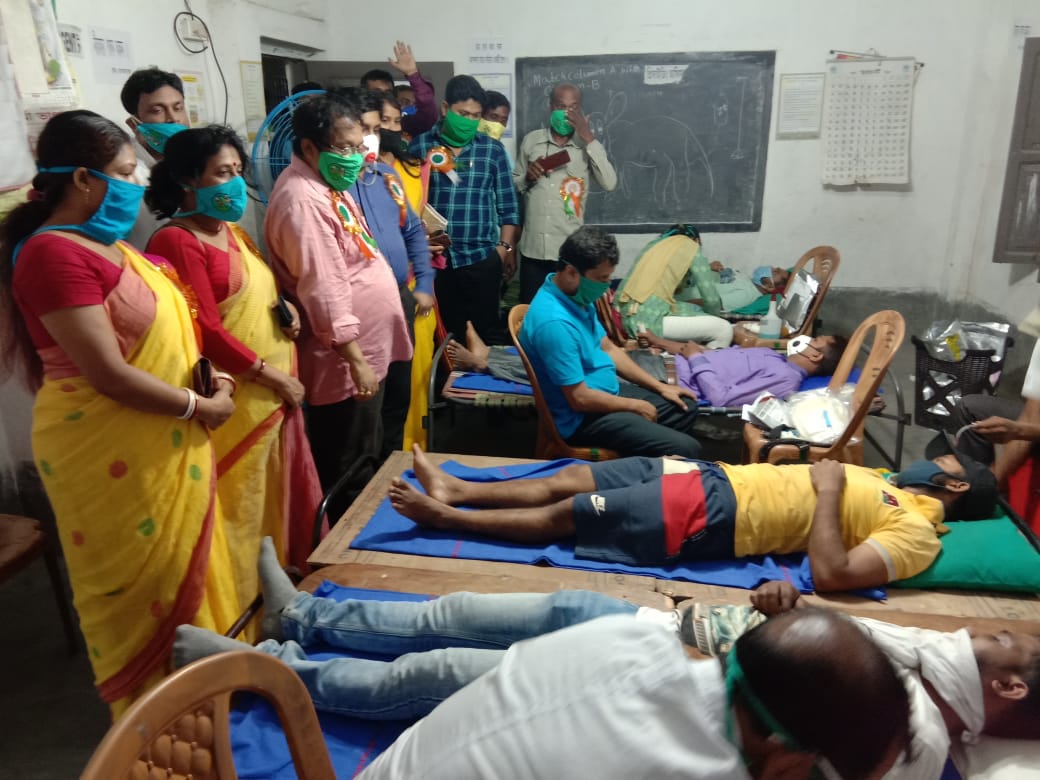 নদীয়ার বগুলা আগমনী ক্লাব ও মহাকাল সেবাশ্রম সংঘের যৌথ উদ্যোগে রক্তদান শিবির