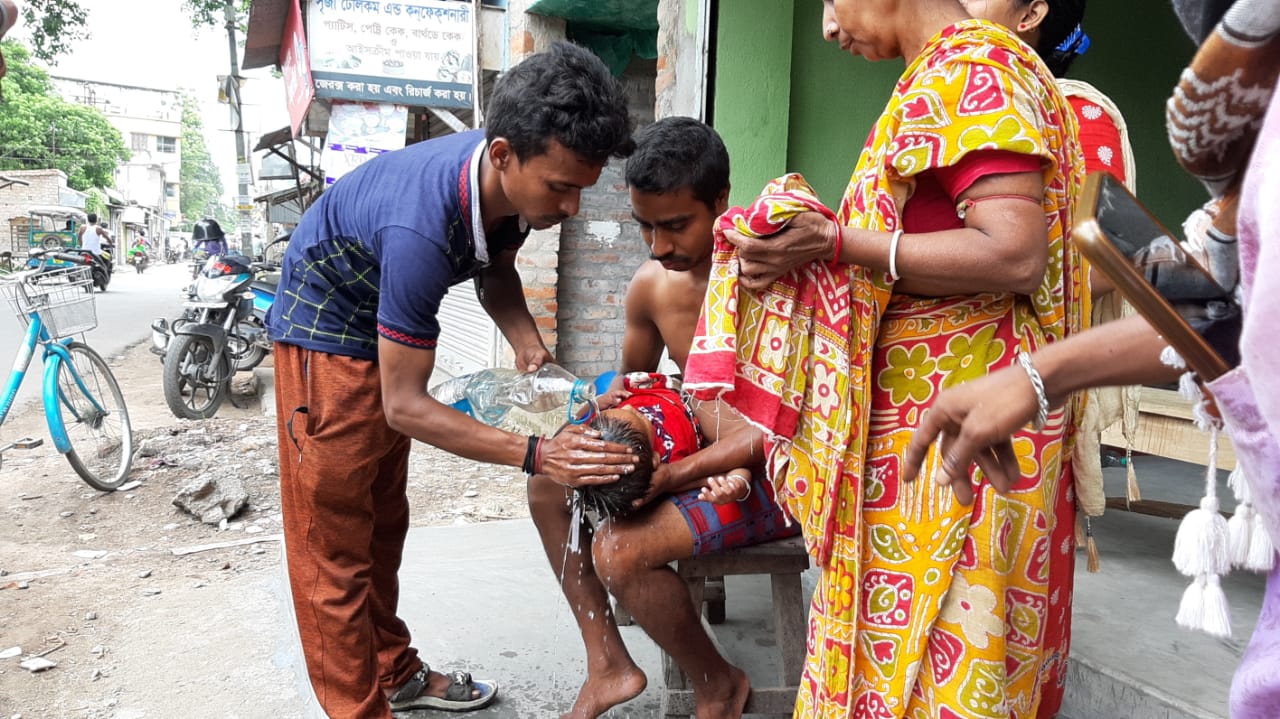 বন্ধ হাসপাতালের সামনে থেকে ফেরত রোগী, কোথায় যাচ্ছেন তারা?