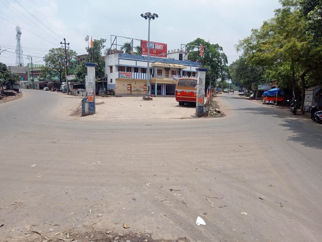 মন্তেস্বরে দ্বিতীয়দিন লকডাউনে রাস্তাঘাট জনমানুষ শূন্য