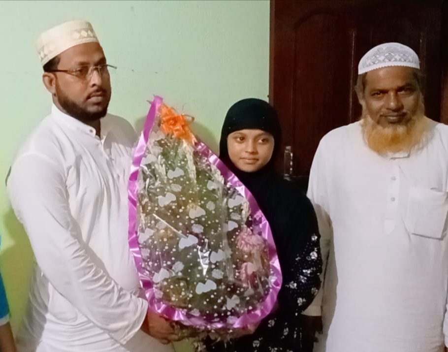 ফাজিলে মেয়েদের মধ্যে প্রথম ও রাজ্যের পঞ্চম জাকিয়া সুলতানাকে সংবর্ধিত করলো সিরাত