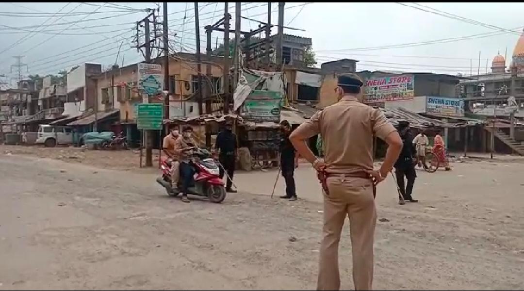 দ্বিতীয় সপ্তাহের প্রথম লকডাউন কড়া হাতে পরিচালনা করছেন মোথাবাড়ি থানার পুলিশ