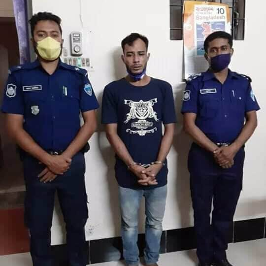 ফটিকছড়ির দাঁতমারায় অস্ত্র ও ইয়াবা উদ্ধার,মাদক ব্যবসায়ী আটক।