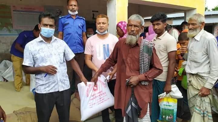 নাটোরের লালপুরে ঈদ উপলক্ষে ১৩ হাজার ৮৭৪ পরিবারে চাউল বিতরণ