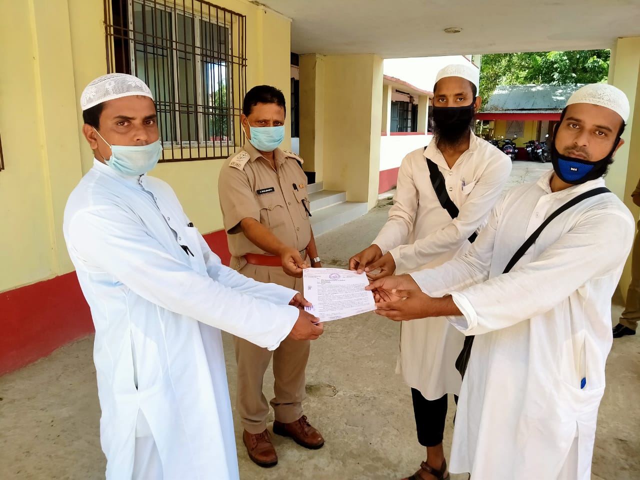 কাঠালতলীর আমিনা বেগম অপহরণ কাণ্ডে ৭২ ঘন্টা সময় সীমা দিয়ে পুলিশ সুপারের নিকট আমসু-র স্মারক পত্র