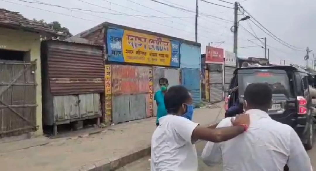 লকডাউনকে সফল করতে আবারো পথে পুলিশ