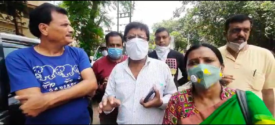 তিনজন ন্যাশানাল খেলোয়াড়কে সাহায্য দান বারাবনি বিধায়কের