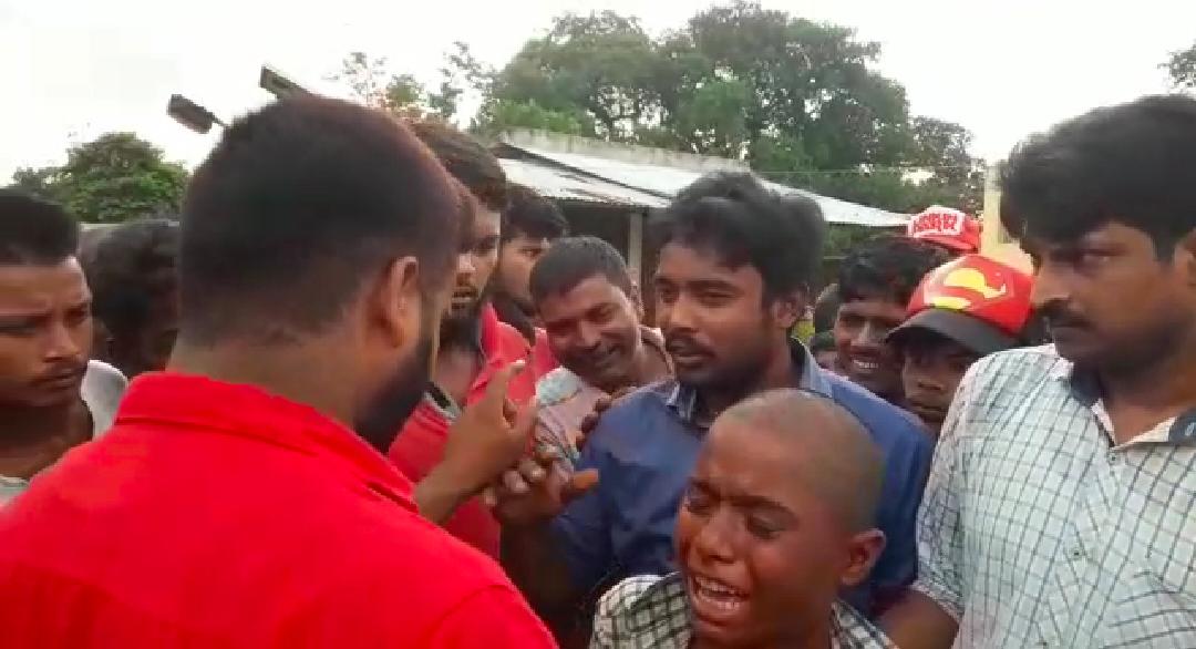 প্রকাশ্য দিবালকে চুরি করতে গিয়ে ধরা পড়ল নাবালক