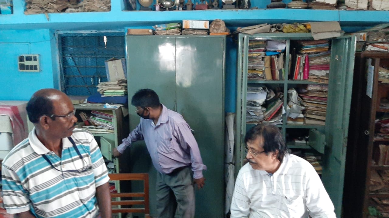 নিরাপত্তারক্ষী থাকাতেও চুরি হাইস্কুলে