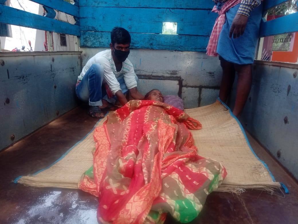 মন্তেস্বর এর সাপের কামড়ে মৃত্যু এক মহিলার