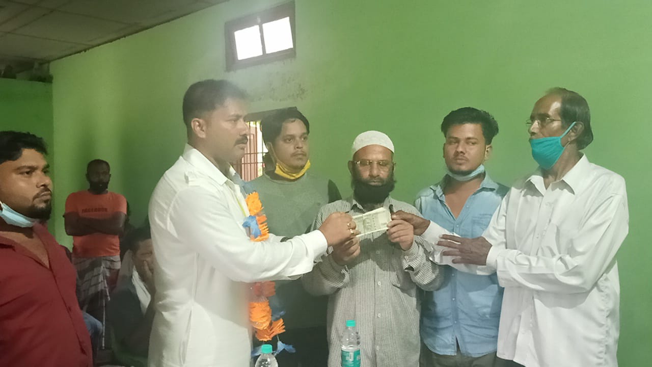মিরাপিং দরগাহের দানপত্র পুনঃস্থাপনে জন্য আর্থিক সাহায্য রাহুলের