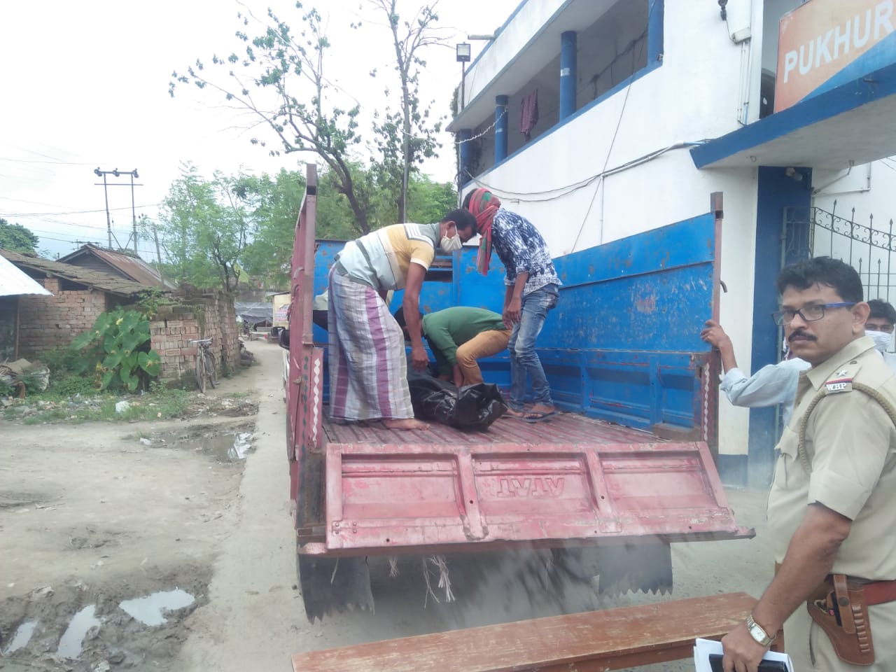 শ্বশুরবাড়ি থেকে রহস্যজনক অবস্থায় এক গৃহবধুর ঝুলন্ত দেহ উদ্ধার করলো পুলিশ
