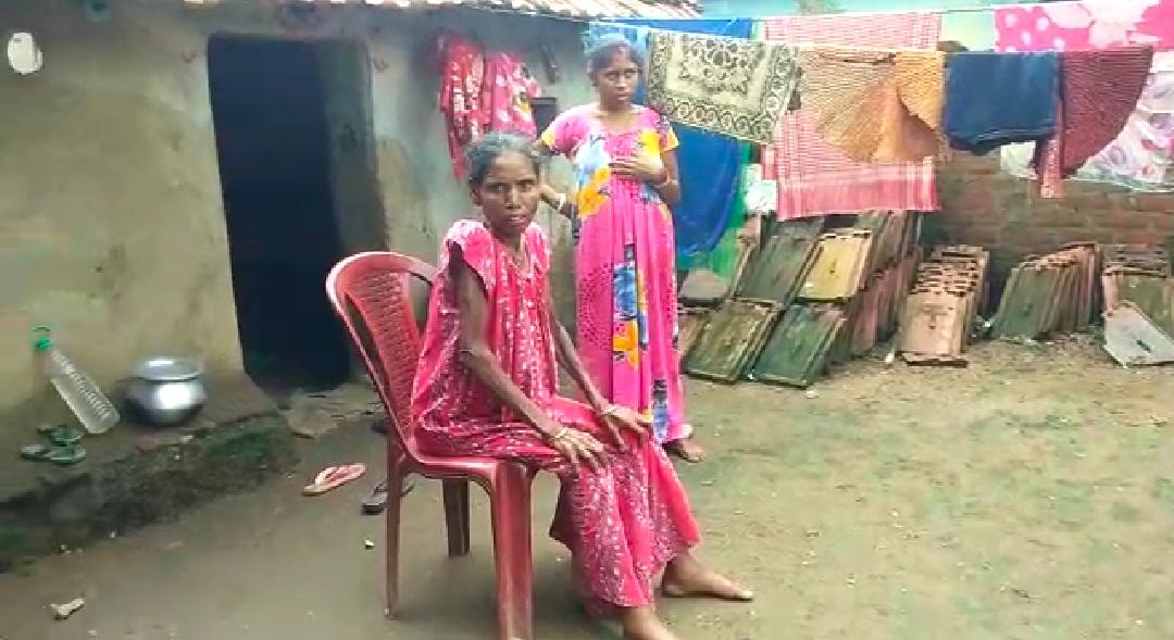 পেট জুড়ে টিউমার! অর্থাভাবে চিকিৎসা করাতে পারছেন না, বিধায়কের সাহায্যপ্রার্থী পরিবার