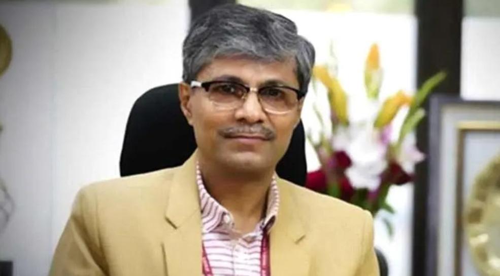 হিন্দি না জানলে সভা ছেড়ে বেরিয়ে যেতে পারেন, বললেন ইংরেজি না জানা আয়ুষ মন্ত্রকের সচিব