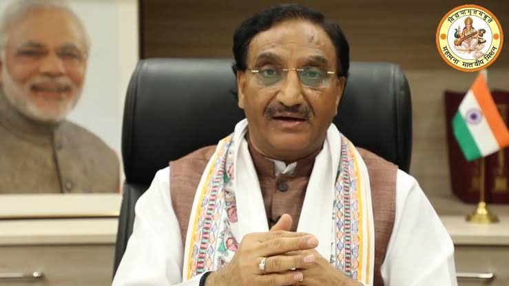 হিন্দি-হিন্দু-হিন্দুস্থান কর্মসূচি রূপায়ণের সূরই কি আবার বাজল কেন্দ্রীয় শিক্ষামন্ত্রীর গলায়