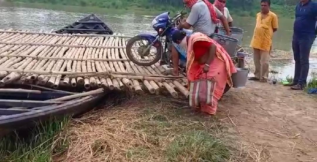 পরিকাঠামোর অভাব , এলাকাবাসীর দাবি আধুনিক ফেরিঘাটের