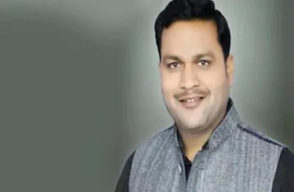 যোগী রাজ্যে প্রকাশ্যে পঞ্চায়েত প্রধানের বাড়িতে এনকাউন্টার করে মারা হল সাংবাদিককে