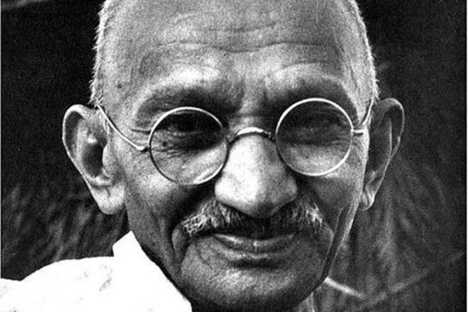 নিলামে গান্ধীজীর চশমা, দাম উঠল আড়াই কোটি টাকা