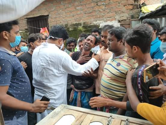 চাষ জমি ও বাগানের পর সামশেরগঞ্জ ধানঘরা গ্রামকে গিলতে চলেছে পদ্মা