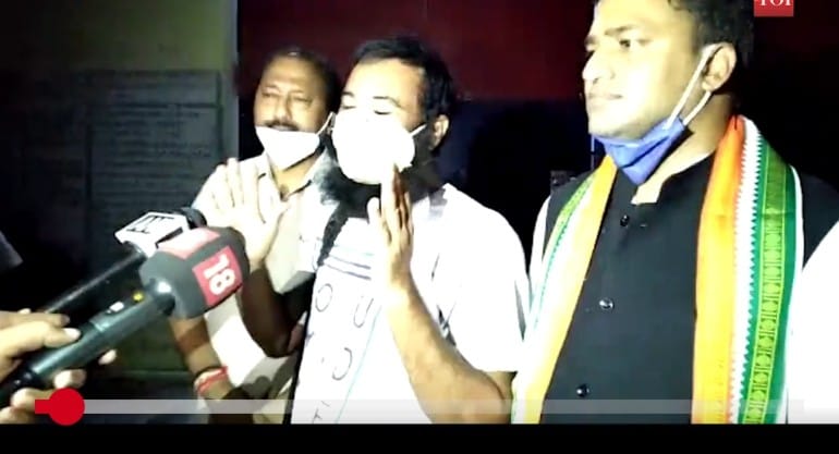 দেশের বন্যা কবলিত রাজ্যগুলির পাশাপাশি পশ্চিমবঙ্গের আমফান বিধ্বস্ত এলাকায় ক্যাম্প করে চিকিৎসক পরিষেবা দিতে চান ডাক্তার কাফিল খান