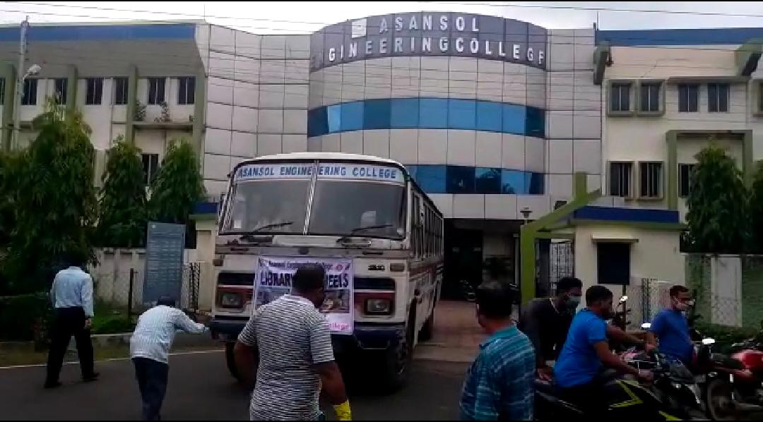 ছাত্রছাত্রীদের সুবিধার্থে শুরু করা হল ভ্রাম্যমান লাইব্রেরীর