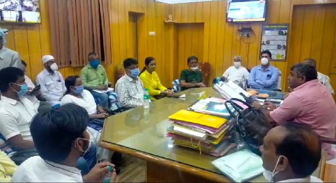 ডেঙ্গু মোকাবিলায় সচেতনতার প্রচারে জোর / আসানসোল পুরনিগমের বোরো চেয়ারম্যানদের নিয়ে বৈঠকে মেয়র ও পুরকমিশনার