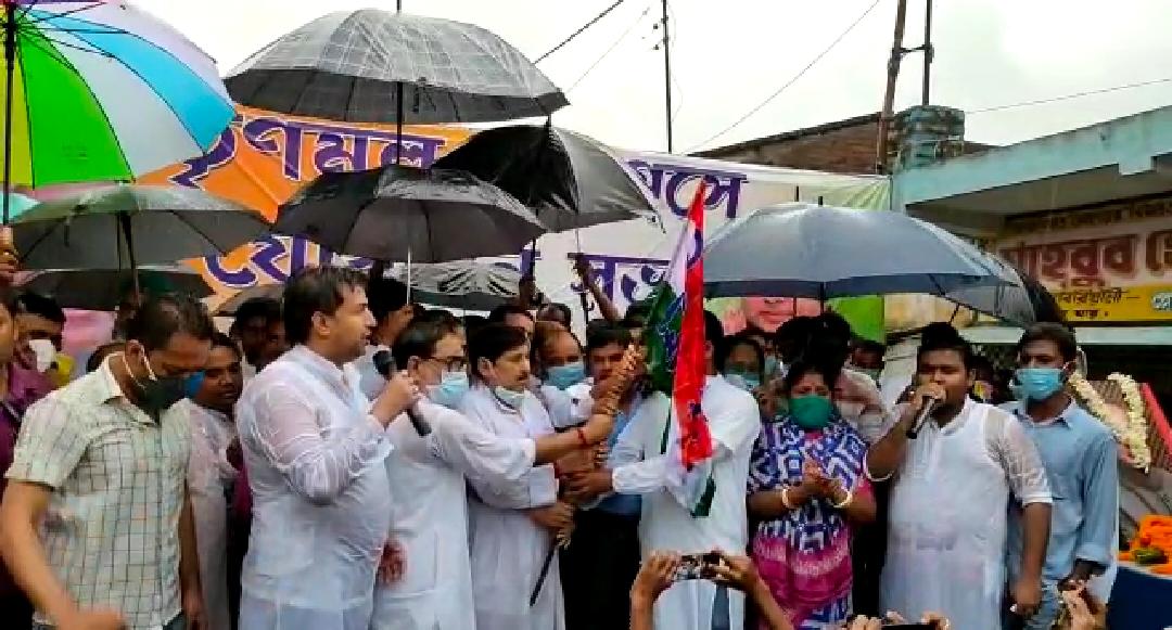সিপিএম থেকে এস এফ আই জেলা সভাপতি সহ সাতশো জন ছাত্র যুব কর্মীর তৃণমূল কংগ্রেসে যোগদান