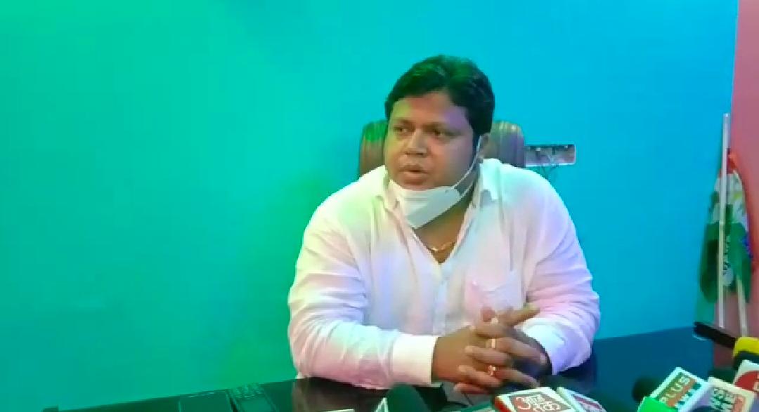 নিজ দলেরই নেতাকে মিথ্যা ফাঁসানোর অভিযোগ রতুয়া বিধায়কের বিরুদ্ধে