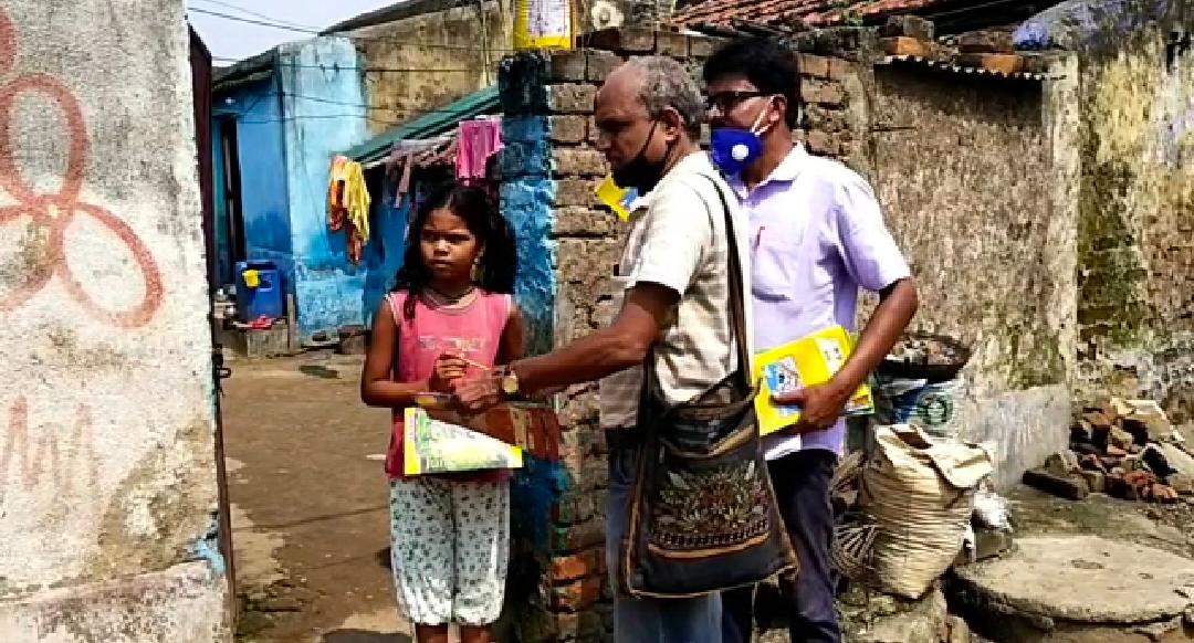শিক্ষক দিবসে শিক্ষককের অভিনব উদ্যোগ