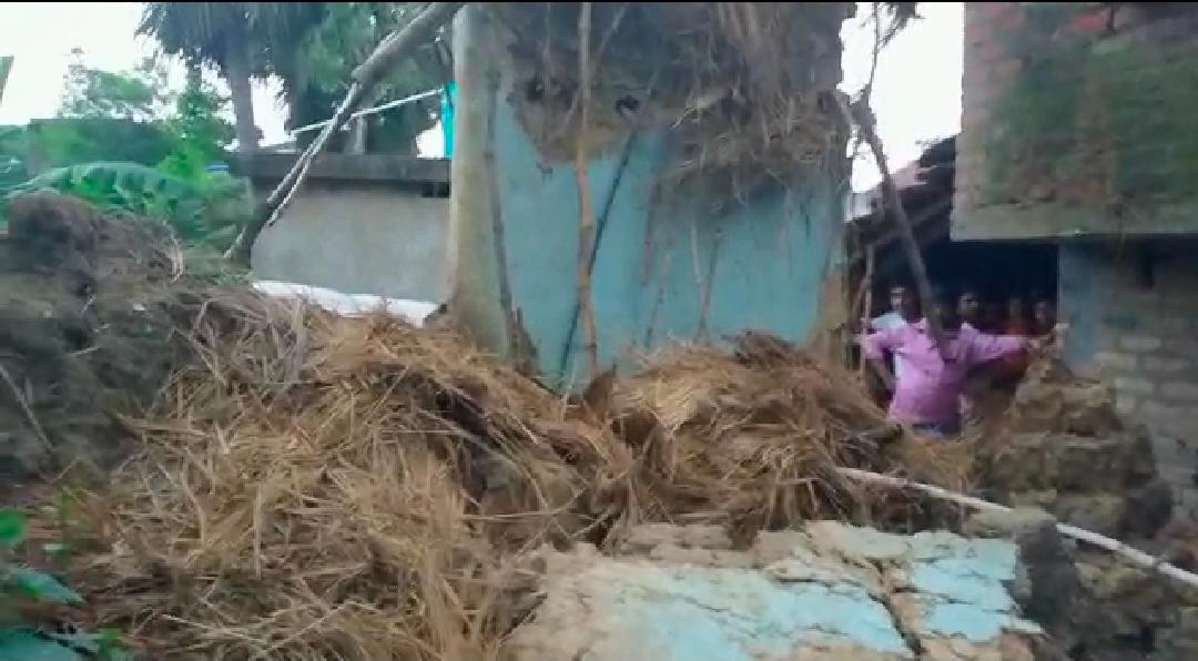 মুর্শিদাবাদে মাটির দেওয়াল চাপা পড়ে মৃত্যুপরিযায়ী শ্রমিকের