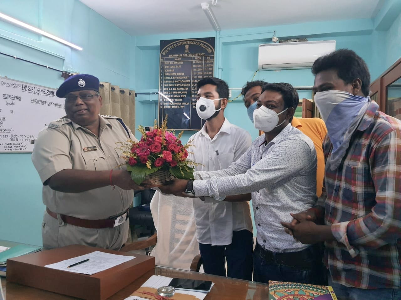 পুলিশ দিবসে পুলিশদের সংবর্ধনা তৃণমূল যুব কংগ্রেস সভাপতির