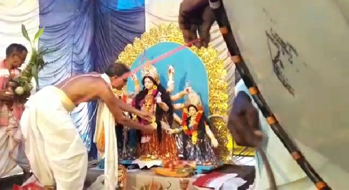 শ্রদ্ধপক্ষের দিন অনন্য দুর্গাপূজা আসানসোলের কালীকৃষ্ণ যোগাশ্রমে