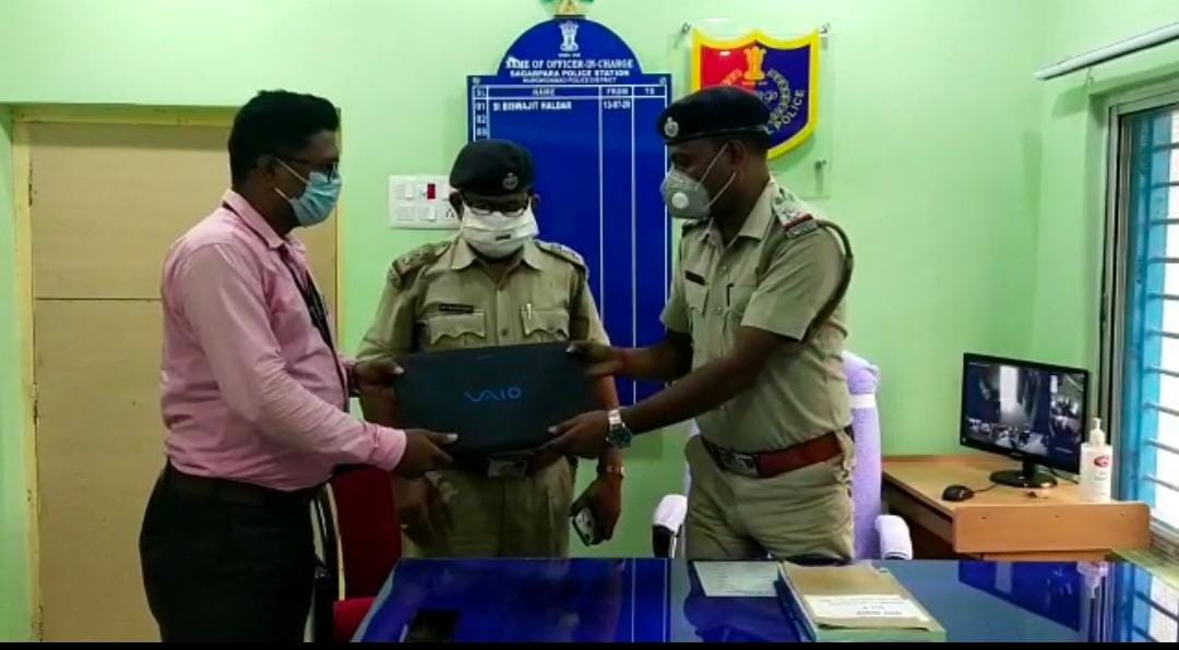 উন্নত প্রযুক্তি ব্যবহার করে মোবাইল ল্যাপটপ উদ্ধার ও চোরেদের পাকড়াও করলো মুর্শিদাবাদ জেলার সাগরপাড়া থানা