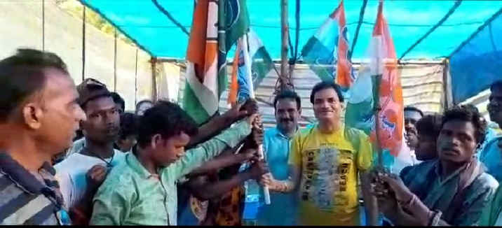 বিধায়কের হাত ধরে সিপিএম ও বিজেপির ১০০ পরিবারের তৃণমূলে যোগদান