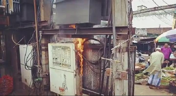 হঠাৎ আগুন সব্জি বাজারের বৈদ্যুতিক ট্যন্সেরফারে