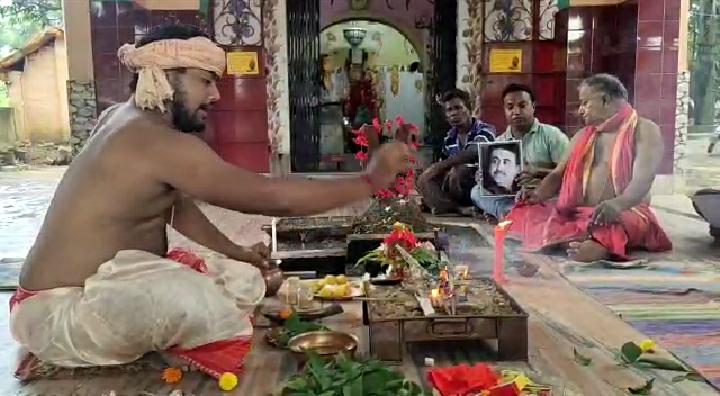 বিধান বাবুর আরোগ্য কামনায় পূজা বারাবনি ব্লকে