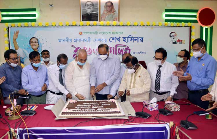 কিশোরগঞ্জ প্রধানমন্ত্রীর শেখ হাসিনা জন্মদিনে কেক কাটা, আলোচনা সভা