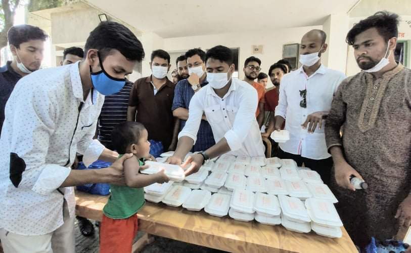 প্রধানমন্ত্রী শেখ হাসিনা’র ৭৪ তম জন্মদিন উপলক্ষে ছাত্রলীগ নেতা রিপনের পথ শিশুদের মাঝে খাদ্য বিতরণ